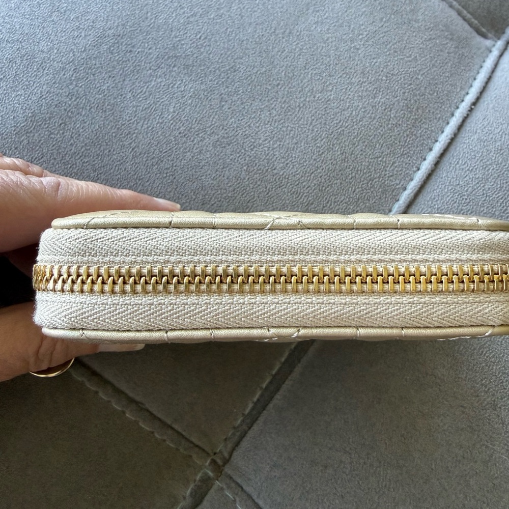 NWT, Small Lady Dior Voyageur Coin Purse in iridescent gold - Picture 4 of 8